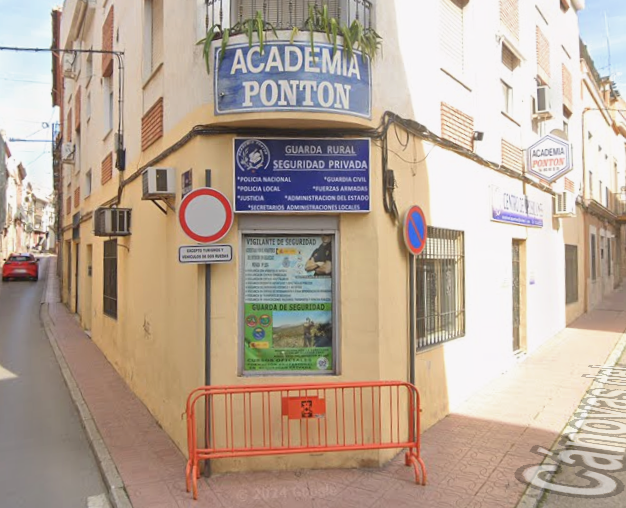 Ponton Academia