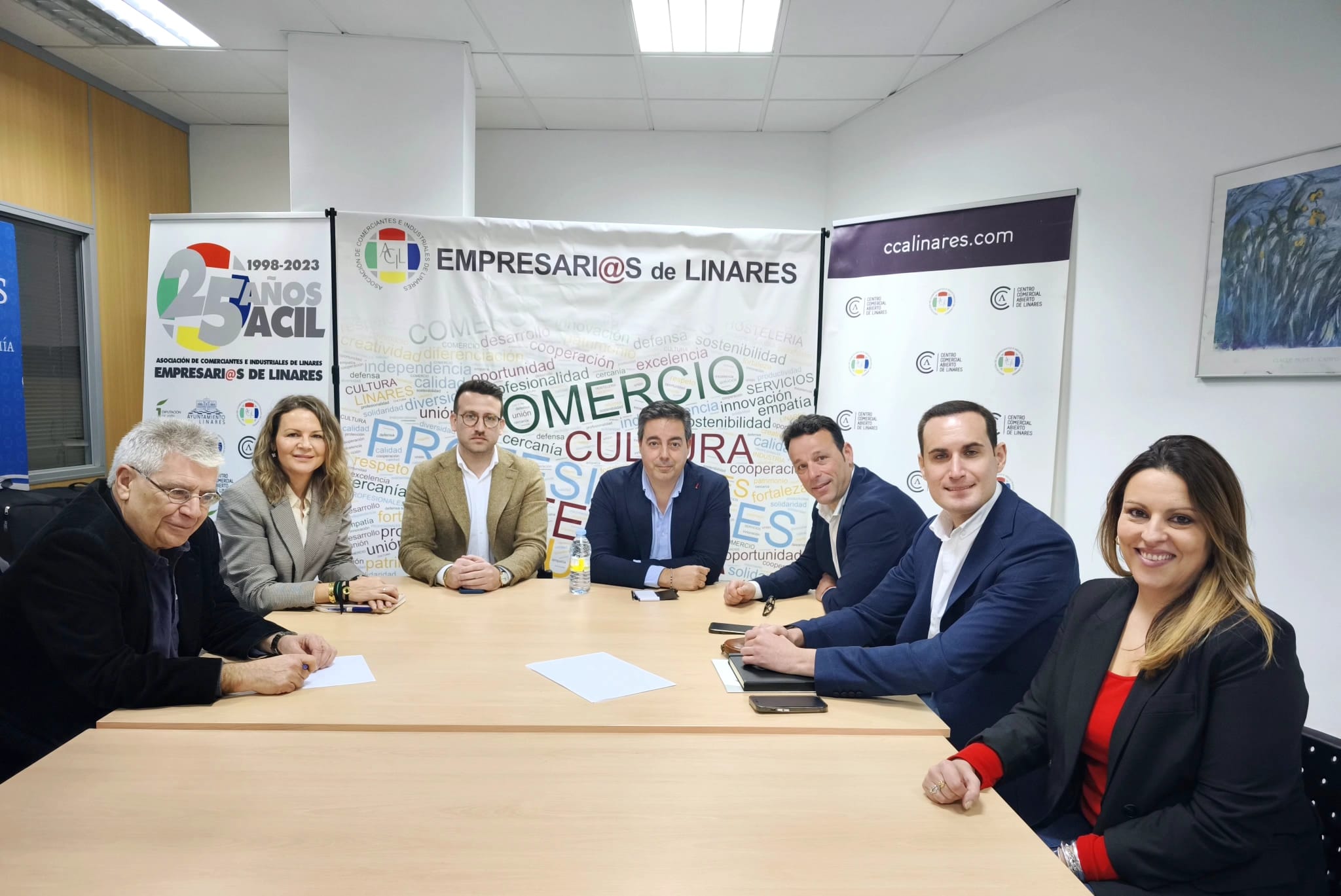 ACIL mantiene un encuentro con representantes del PSOE para abordar los retos del comercio y el desarrollo económico de Linares