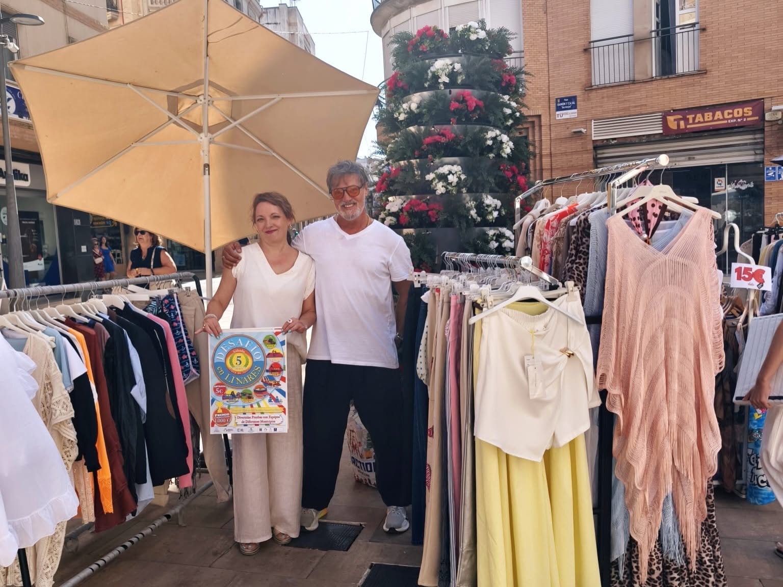 El comercio de Linares celebra el remate final de las rebajas a pie de calle